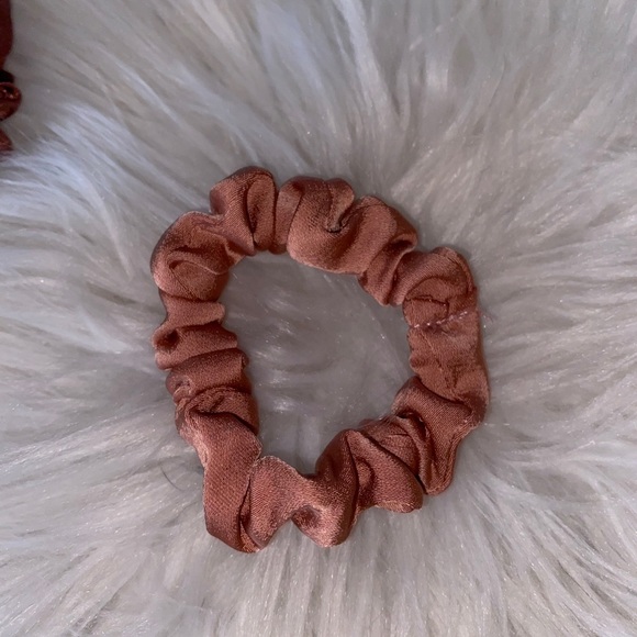 ✨Scrunchie Set ✨ - Picture 6 of 6